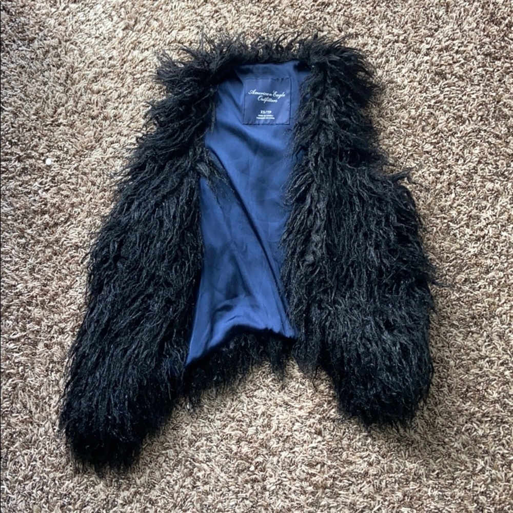 American Eagle fuzzy black vest